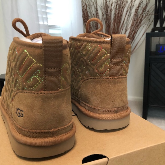 UGGS beautiful stitched laceup bootie - Picture 3 of 6